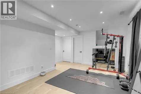 253 Fernwood Crescent Hamilton ON L8T 3L7