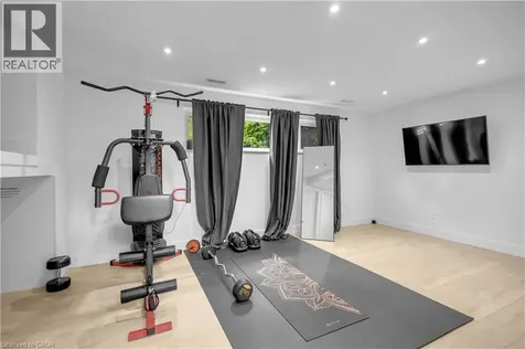 253 Fernwood Crescent Hamilton ON L8T 3L7