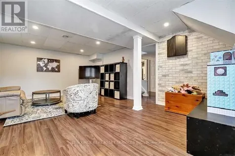 29 Uxbridge Crescent Ottawa ON K2L 1P6