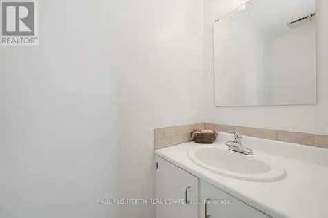 24 Baneberry Crescent Ottawa ON K2L 2Y4