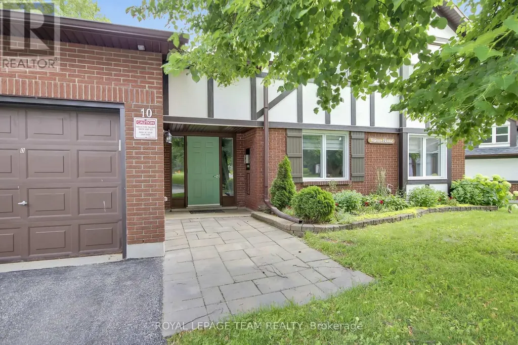 10 Stonehill Court Ottawa ON K2M 1E5