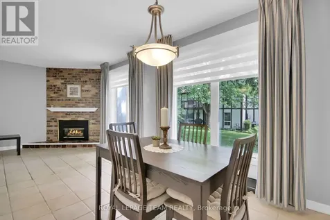 10 Stonehill Court Ottawa ON K2M 1E5
