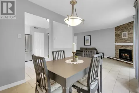 10 Stonehill Court Ottawa ON K2M 1E5