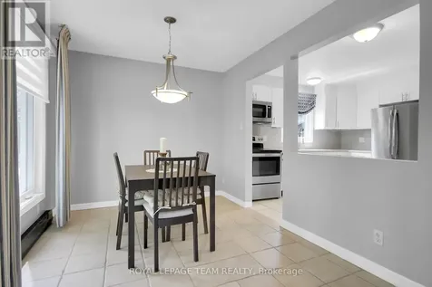 10 Stonehill Court Ottawa ON K2M 1E5