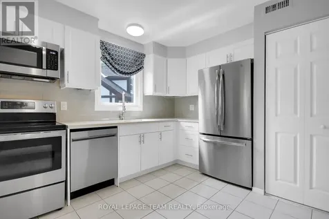10 Stonehill Court Ottawa ON K2M 1E5