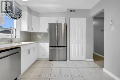 10 Stonehill Court Ottawa ON K2M 1E5