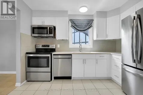 10 Stonehill Court Ottawa ON K2M 1E5