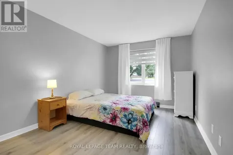 10 Stonehill Court Ottawa ON K2M 1E5