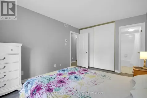 10 Stonehill Court Ottawa ON K2M 1E5