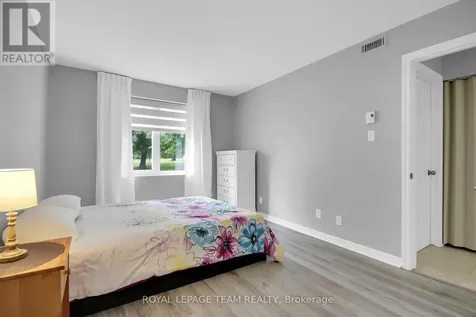 10 Stonehill Court Ottawa ON K2M 1E5