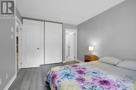 10 Stonehill Court Ottawa ON K2M 1E5