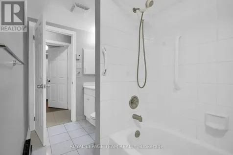 10 Stonehill Court Ottawa ON K2M 1E5