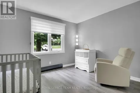 10 Stonehill Court Ottawa ON K2M 1E5