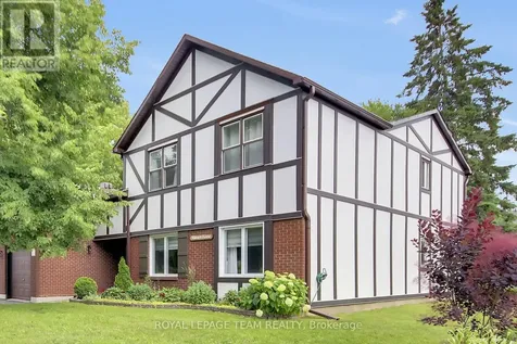 10 Stonehill Court Ottawa ON K2M 1E5