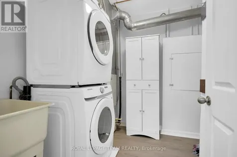 10 Stonehill Court Ottawa ON K2M 1E5