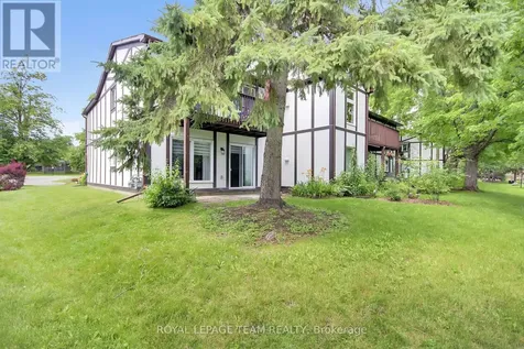 10 Stonehill Court Ottawa ON K2M 1E5