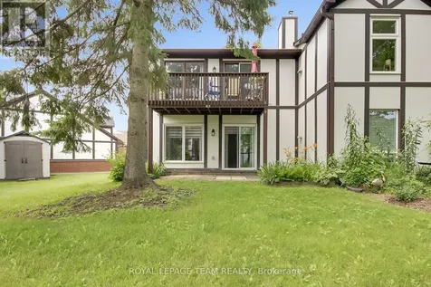 10 Stonehill Court Ottawa ON K2M 1E5