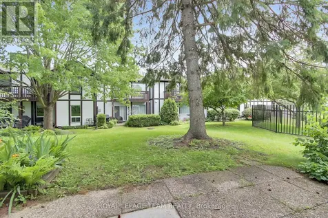 10 Stonehill Court Ottawa ON K2M 1E5