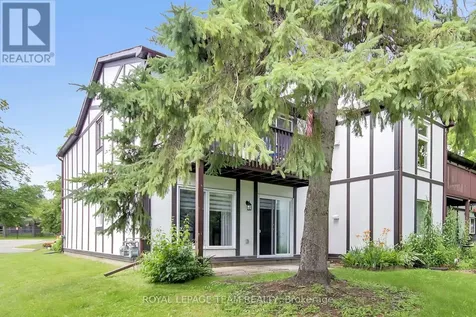 10 Stonehill Court Ottawa ON K2M 1E5