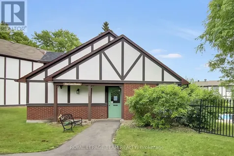 10 Stonehill Court Ottawa ON K2M 1E5