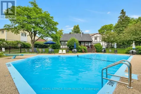 10 Stonehill Court Ottawa ON K2M 1E5