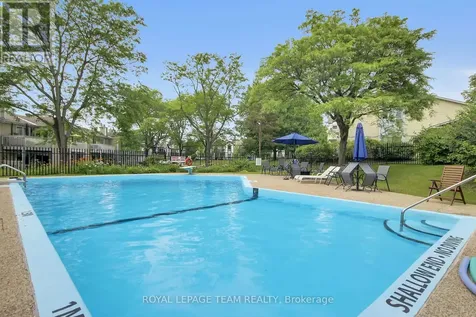 10 Stonehill Court Ottawa ON K2M 1E5