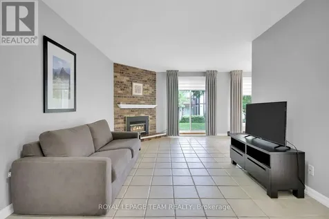10 Stonehill Court Ottawa ON K2M 1E5