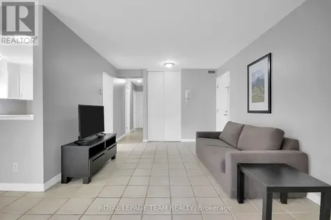 10 Stonehill Court Ottawa ON K2M 1E5