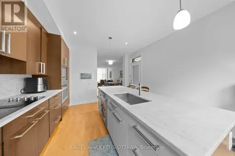 53 Vaughan Street Ottawa ON K1M 1W9