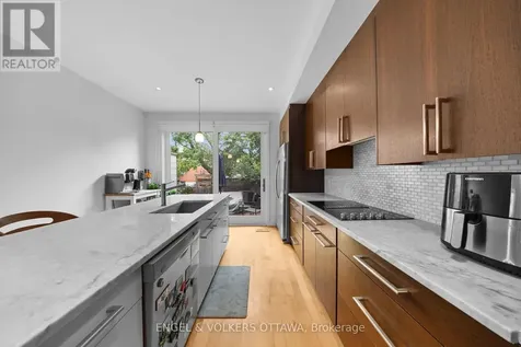 53 Vaughan Street Ottawa ON K1M 1W9