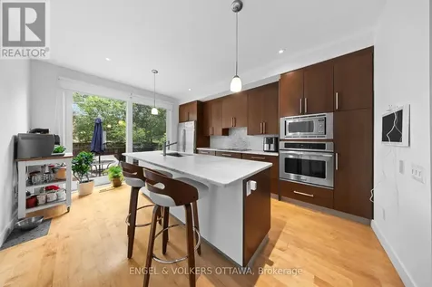 53 Vaughan Street Ottawa ON K1M 1W9