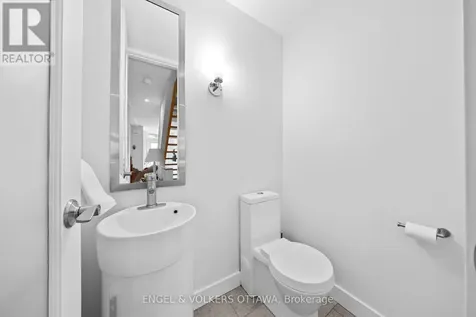 53 Vaughan Street Ottawa ON K1M 1W9