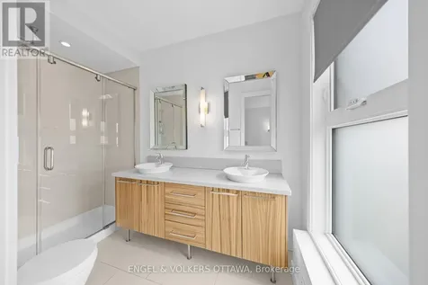 53 Vaughan Street Ottawa ON K1M 1W9