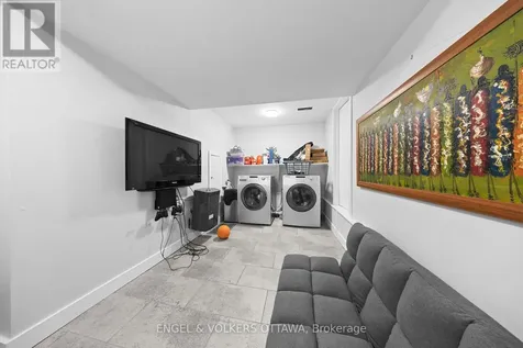 53 Vaughan Street Ottawa ON K1M 1W9