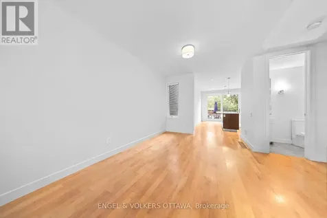 53 Vaughan Street Ottawa ON K1M 1W9