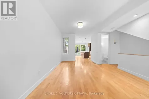 53 Vaughan Street Ottawa ON K1M 1W9
