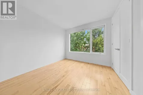 53 Vaughan Street Ottawa ON K1M 1W9