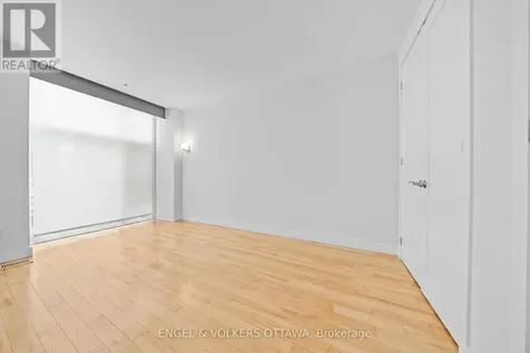 53 Vaughan Street Ottawa ON K1M 1W9