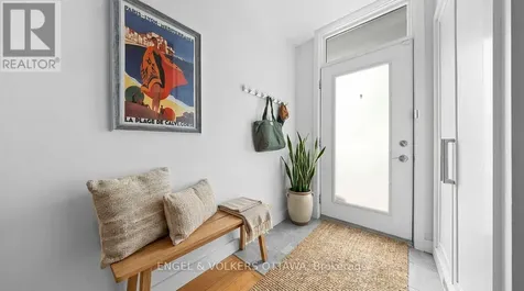 53 Vaughan Street Ottawa ON K1M 1W9