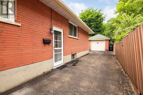 477 Edgeworth Avenue Ottawa ON K2B 5L2