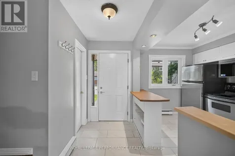 1304 Alness Court Ottawa ON K1B 5H2