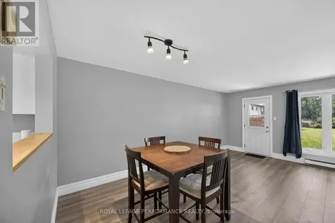 1304 Alness Court Ottawa ON K1B 5H2
