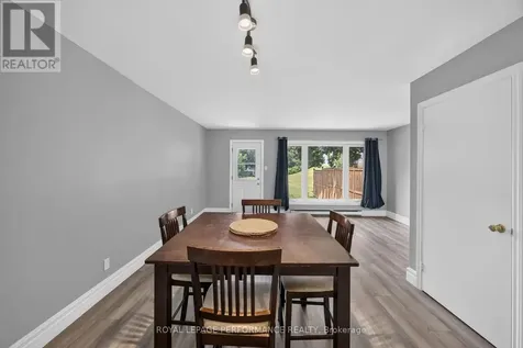 1304 Alness Court Ottawa ON K1B 5H2