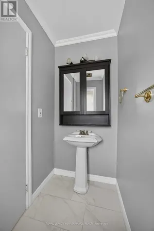 1304 Alness Court Ottawa ON K1B 5H2
