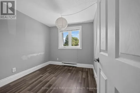 1304 Alness Court Ottawa ON K1B 5H2