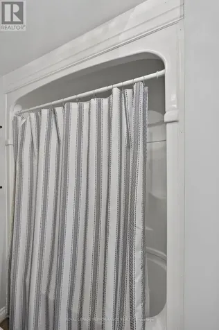 1304 Alness Court Ottawa ON K1B 5H2