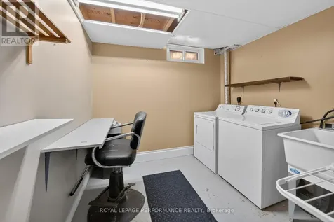 1304 Alness Court Ottawa ON K1B 5H2