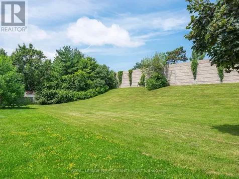 1304 Alness Court Ottawa ON K1B 5H2