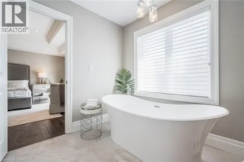 23 Highgrove Court Cambridge ON N3H 4R8