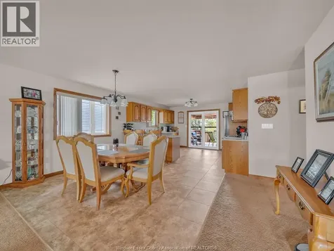 313 Applewood Kingsville ON N9Y 3Y7